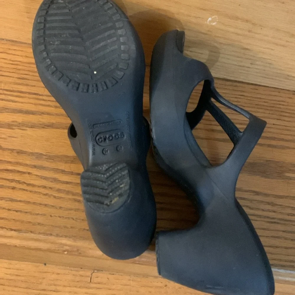 Crocs - Picture 3 of 5